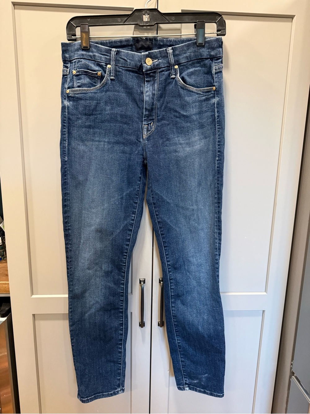 MOTHER the Looker Crop Skinny Jeans in Medium Blue Wash